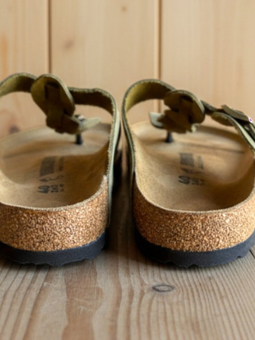 Birkenstock Gizeh Light Olive Green Oiled Leather Sandals Womens 9–9.5 EU 40 - Picture 9 of 12